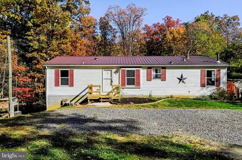 684 Pine Mountain Dr, Fayetteville, PA 17222
