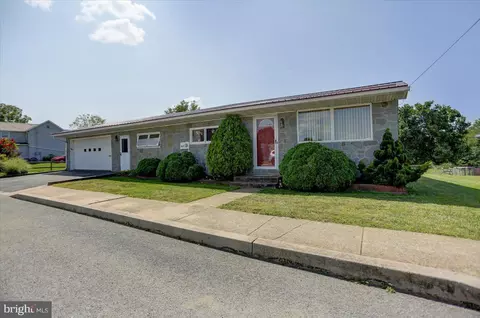 631 E Maple St, Mcconnellsburg, PA 17233