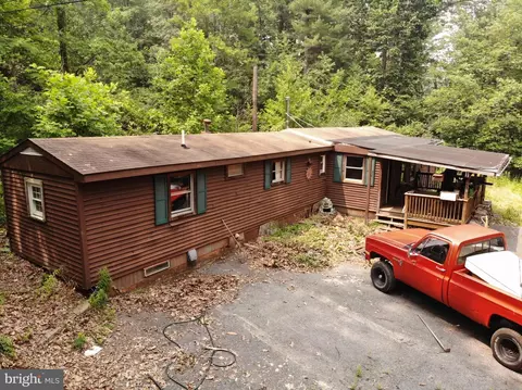 812 Lincoln Way W, Mcconnellsburg, PA 17233