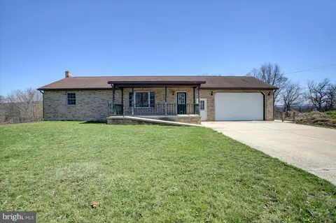 2842 N Clear Rdg, Hustontown, PA 17229