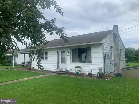 8858 Thompson Rd, Needmore, PA 17238