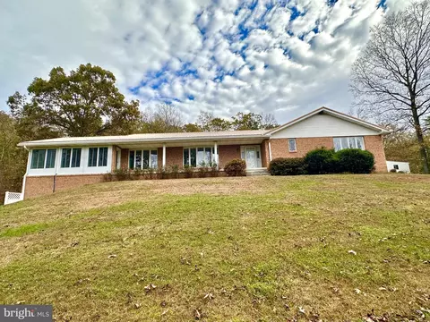 360 Hummingbird Ln, Needmore, PA 17238