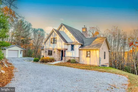 370 Kalers Loft Ln, Crystal Spring, PA 15536