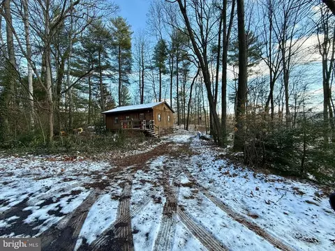 140 Dogwood Ln, Crystal Spring, PA 15536