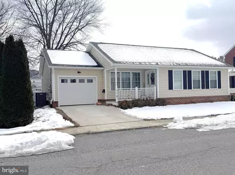 318 N 3rd St, Mcconnellsburg, PA 17233