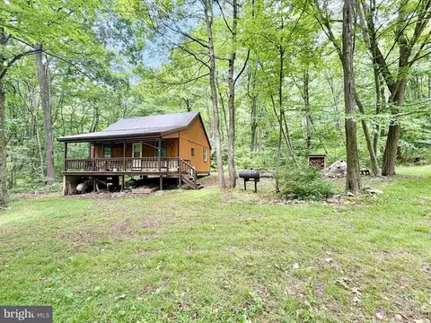 190 Thunder Rock Rd, Breezewood, PA 15533