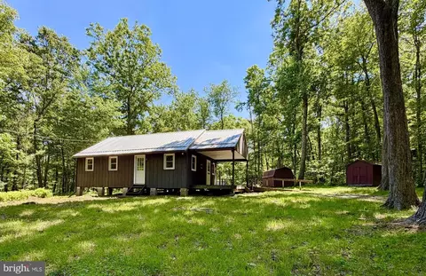 317 Mountainside Rd, Breezewood, PA 15533