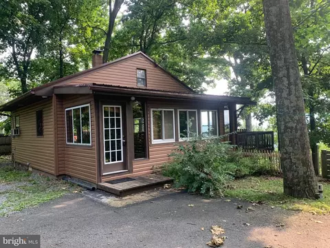1102 N Mountain Top Dr, Mcconnellsburg, PA 17233