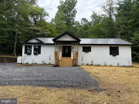 812 Lincoln Way W, Mcconnellsburg, PA 17233