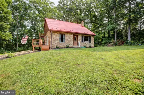 845 Oak Ridge Dr, Mcconnellsburg, PA 17233