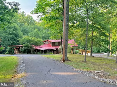 1249 Meadow Mountain Dr, Mcconnellsburg, PA 17233