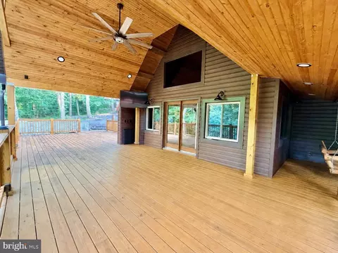 1249 Meadow Mountain Dr, Mcconnellsburg, PA 17233