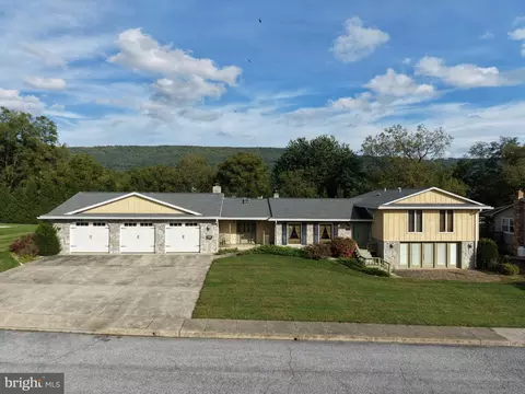 526 N 5th St, Mcconnellsburg, PA 17233