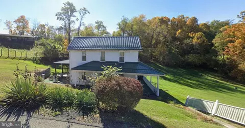 148 Pig Ln, Grindstone, PA 15442