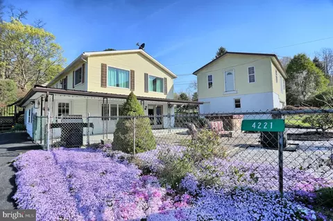 4221 School House Ln, Spruce Creek, PA 16683