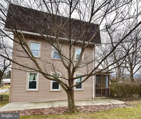 202 Shelton Ave, Alexandria, PA 16611