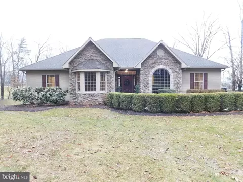 2471 Edgewood Dr, Tyrone, PA 16686