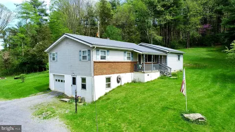 4282 Hillside Dr, Spruce Creek, PA 16683