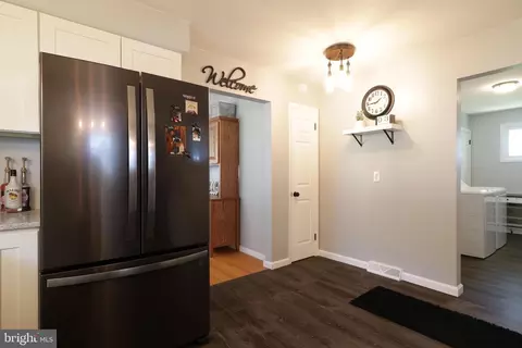 Entry Way - 2141 Pennington Rd, Tyrone, PA 16686 photo 3 of 6
