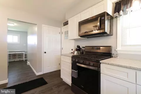 Entry Way - 2141 Pennington Rd, Tyrone, PA 16686 photo 5 of 6
