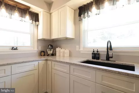 Kitchen - 2141 Pennington Rd, Tyrone, PA 16686 photo 3 of 3