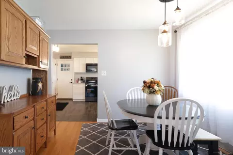 Dining - 2141 Pennington Rd, Tyrone, PA 16686 photo 2 of 2
