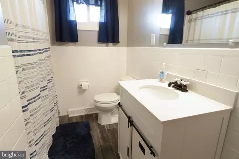Bath - 2141 Pennington Rd, Tyrone, PA 16686 photo 1 of 1