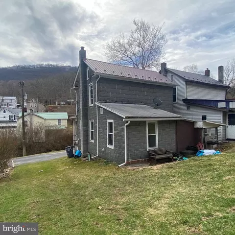 546 Ridge St, Mapleton Depot, PA 17052 photo 3