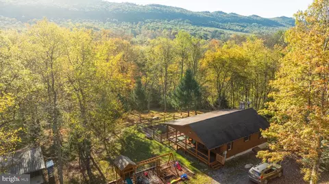 21103 Marlin Cir, Shade Gap, PA 17255