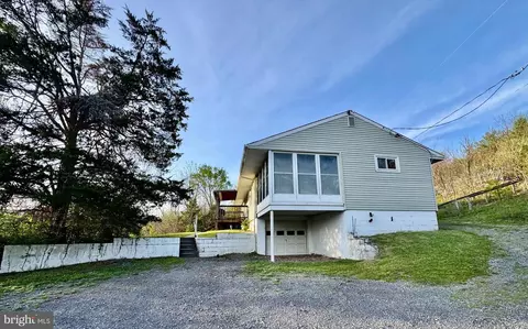 11070 Creekside Dr, Huntingdon, PA 16652