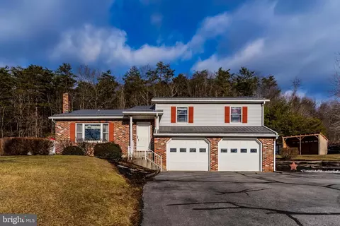 19882 Earnhardt Dr, Three Springs, PA 17264