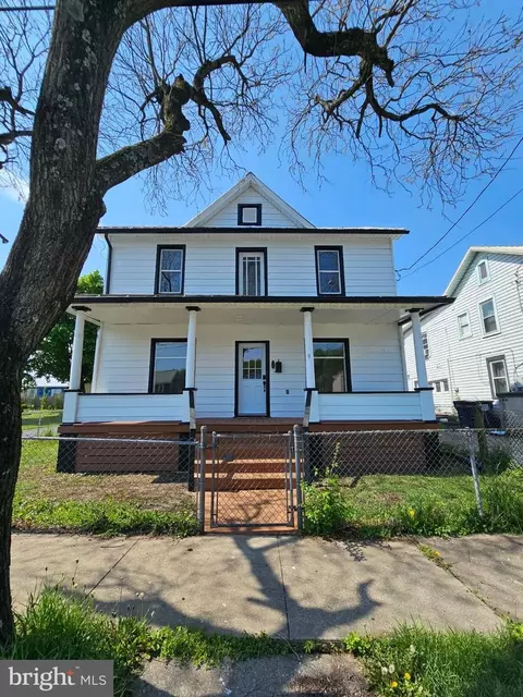 9 W Sherman St, Mount Union, PA 17066
