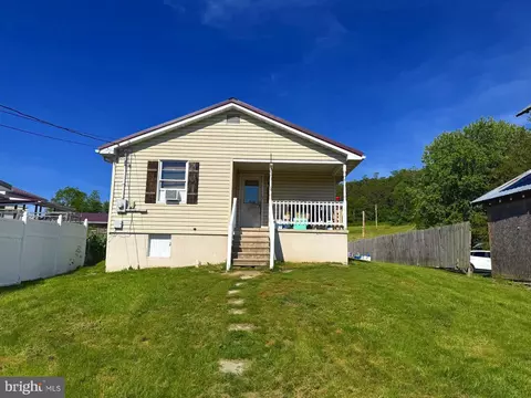 667 Cromwell St, Orbisonia, PA 17243