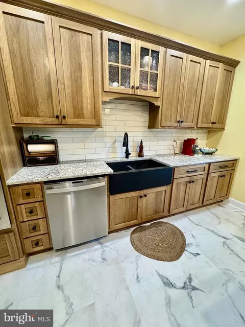 Kitchen - 11698 Chaney Spring Rd, Huntingdon, PA 16652 photo 9 of 13