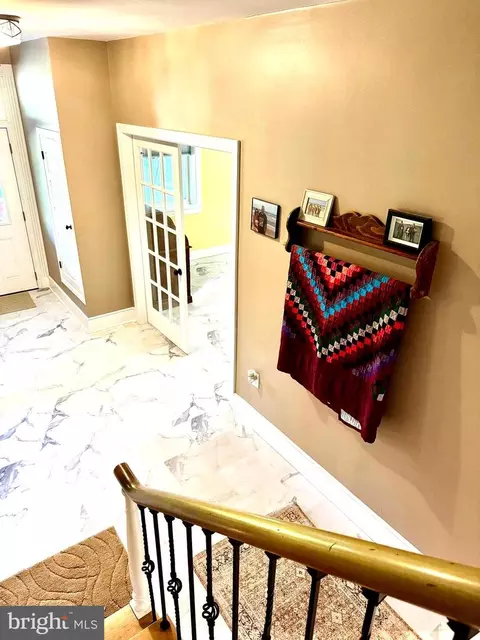 Entry Way - 11698 Chaney Spring Rd, Huntingdon, PA 16652 photo 4 of 10