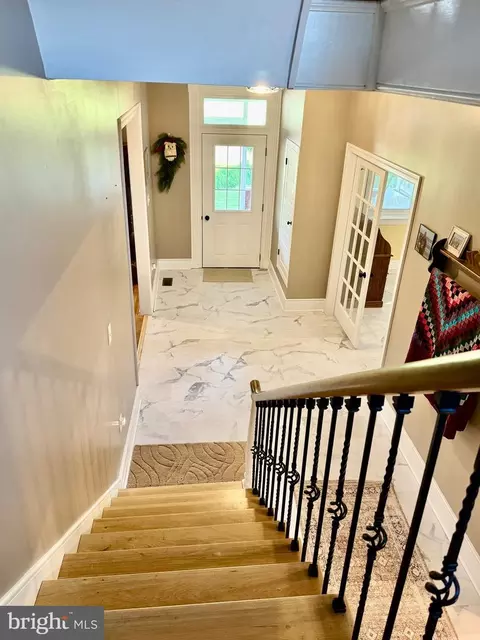 Entry Way - 11698 Chaney Spring Rd, Huntingdon, PA 16652 photo 3 of 10