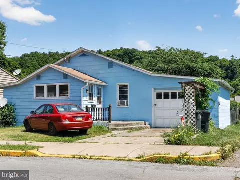 10 W Sherman St, Mount Union, PA 17066
