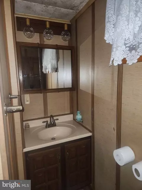 Bath - 17059 Smith Valley Rd, Mapleton Depot, PA 17052 photo 2 of 4