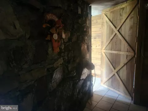 Entry Way - 17059 Smith Valley Rd, Mapleton Depot, PA 17052 photo 8 of 9