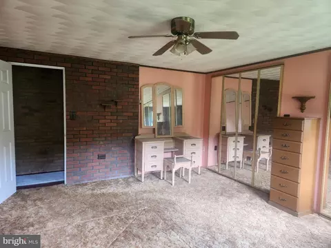 Bedroom - 17059 Smith Valley Rd, Mapleton Depot, PA 17052 photo 2 of 2