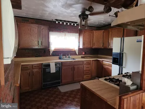 Kitchen - 17059 Smith Valley Rd, Mapleton Depot, PA 17052 photo 4 of 5