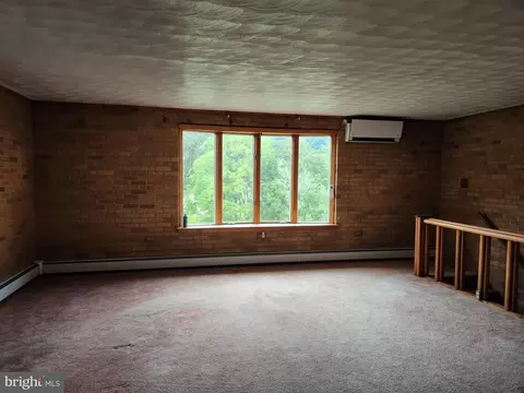Living - 17059 Smith Valley Rd, Mapleton Depot, PA 17052 photo 3 of 4