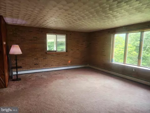Living - 17059 Smith Valley Rd, Mapleton Depot, PA 17052 photo 2 of 4