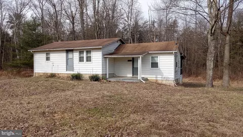 2737 Mountain Rd, Mcalisterville, PA 17049