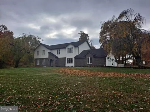 128 Mountain View Rd, Mcalisterville, PA 17049