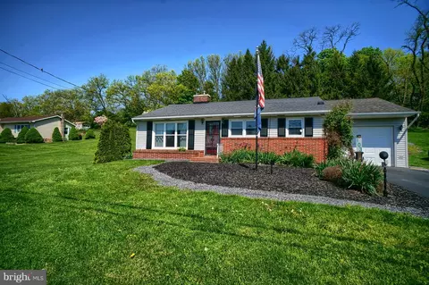 103 Pennsylvania Ave, Mifflintown, PA 17059