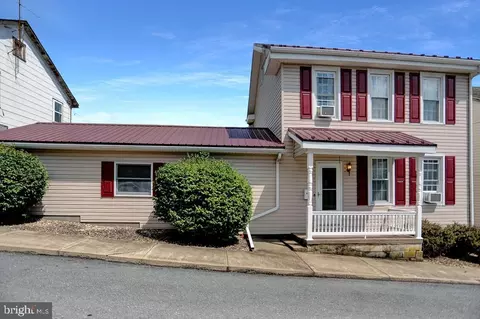 7 4th St, Mifflintown, PA 17059