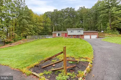 10 Birch Dr, Thompsontown, PA 17094