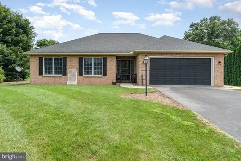 209 Meadowbrook Ln, Mifflintown, PA 17059