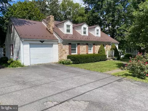 325 W Main St, Thompsontown, PA 17094
